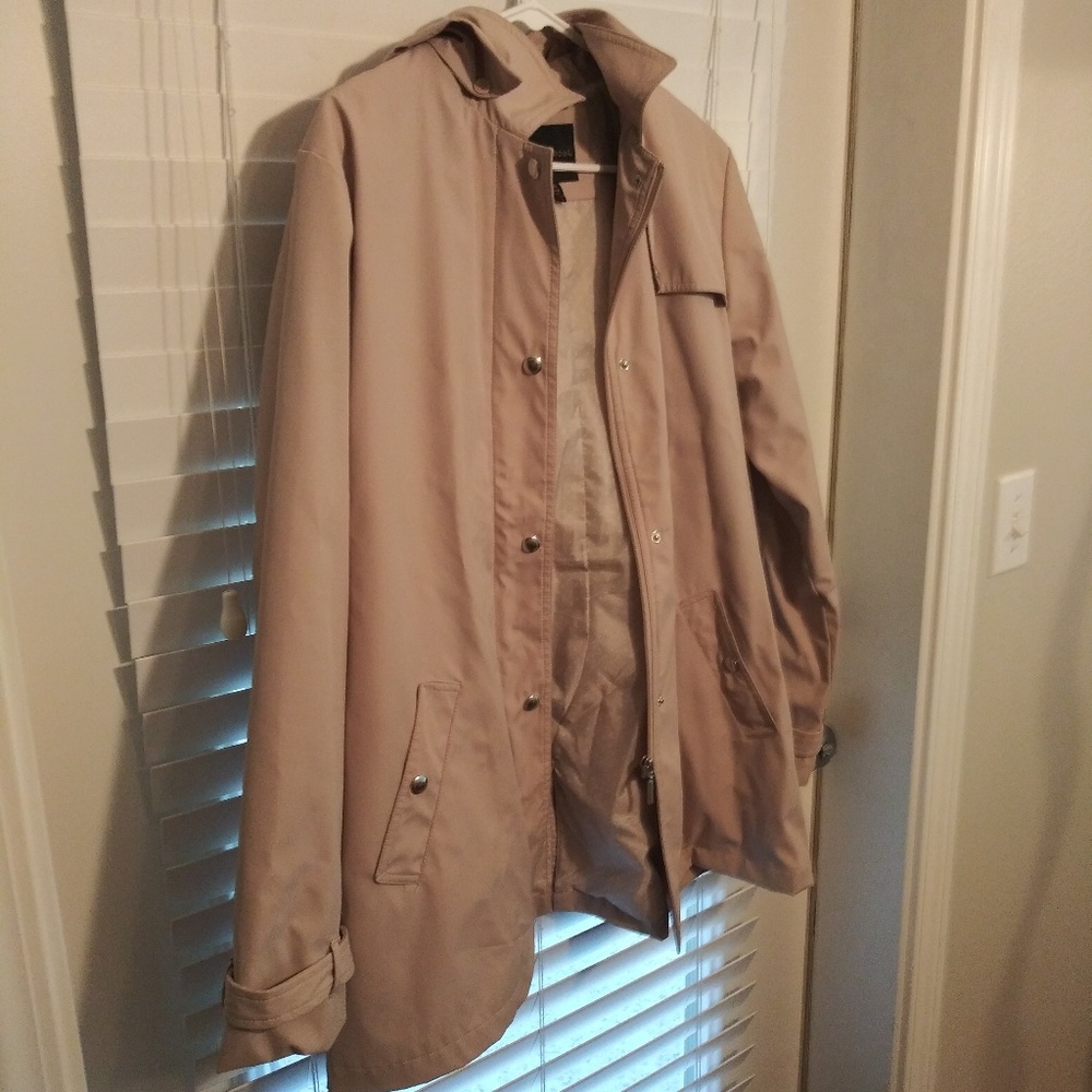 Nwot tan raincoat